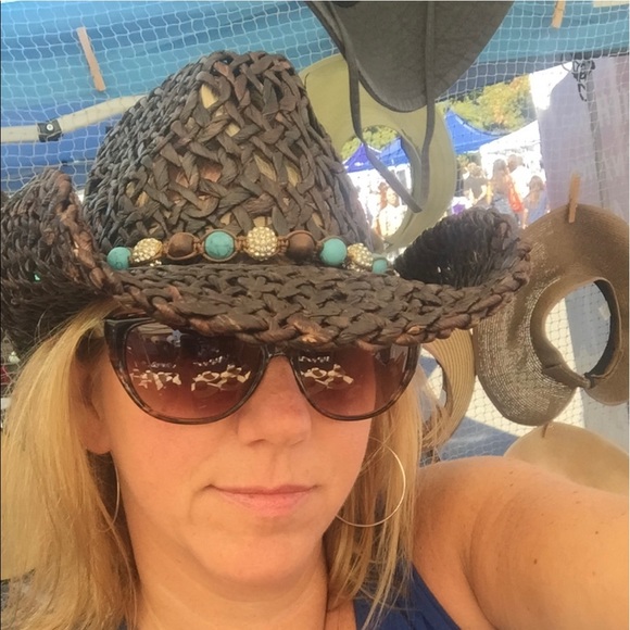 Meet your Posher, Dyanne - Picture 2 of 2